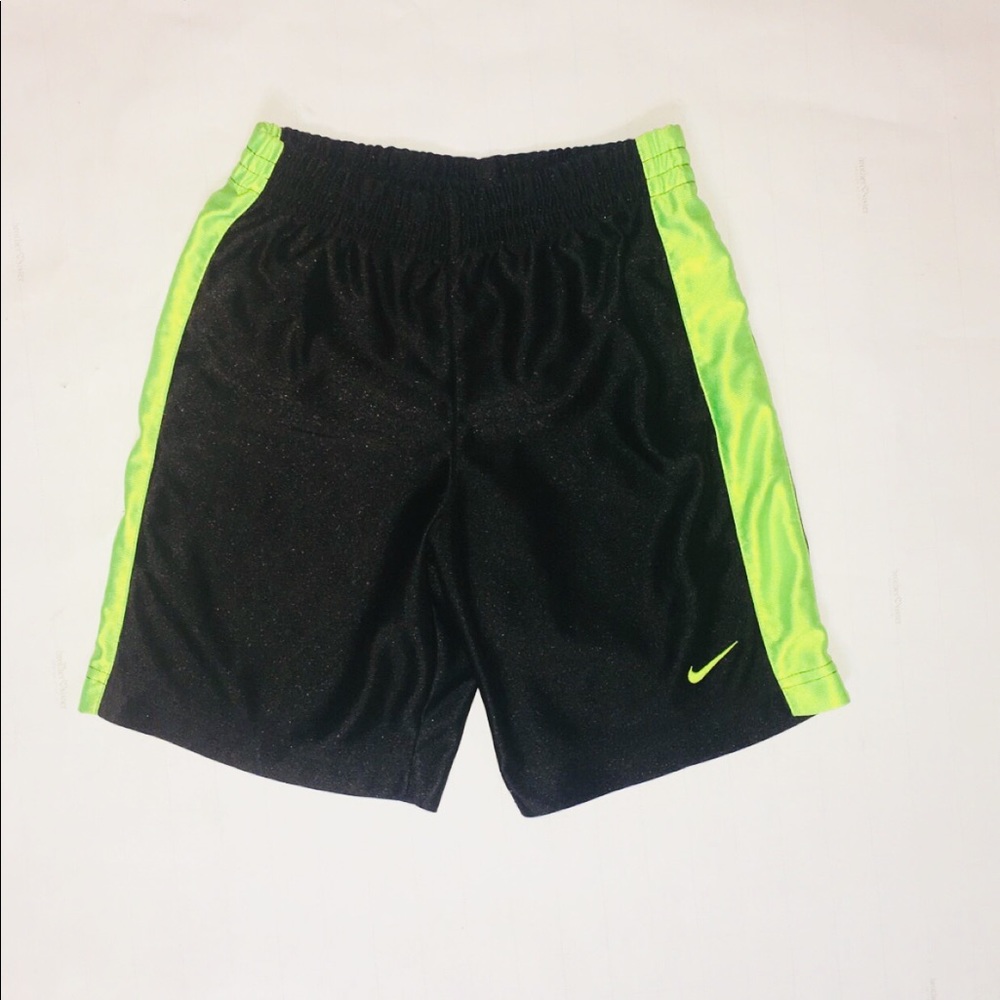 Boys Nike shorts size 6